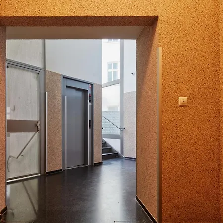 Days - Modern In New Town * Prag
